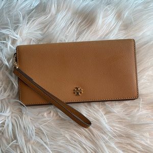 NWOT Tory Burch Emerson Slim Wristlet Envelope Wallet
